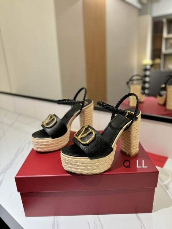 Picture of Valentino Shoes _SKUValentinosz35-40LL080420335
